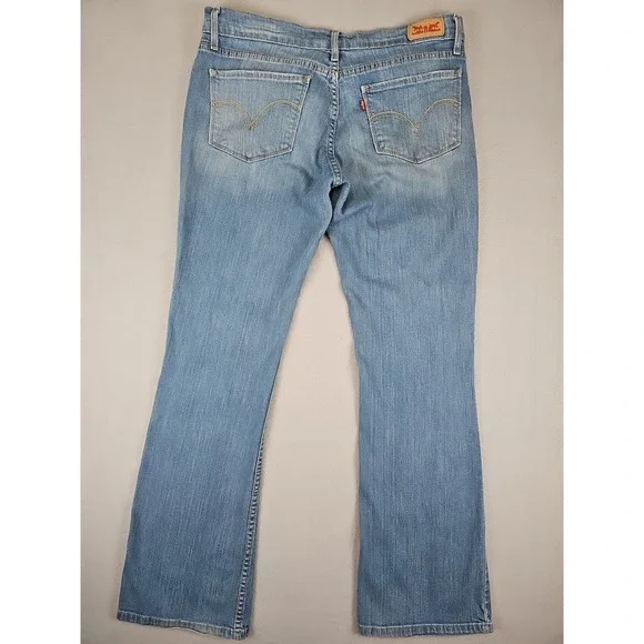 Levis‎ 524 Bootcut Women's 33x30 Light Wash Denim Jeans - Picture 6 of 8